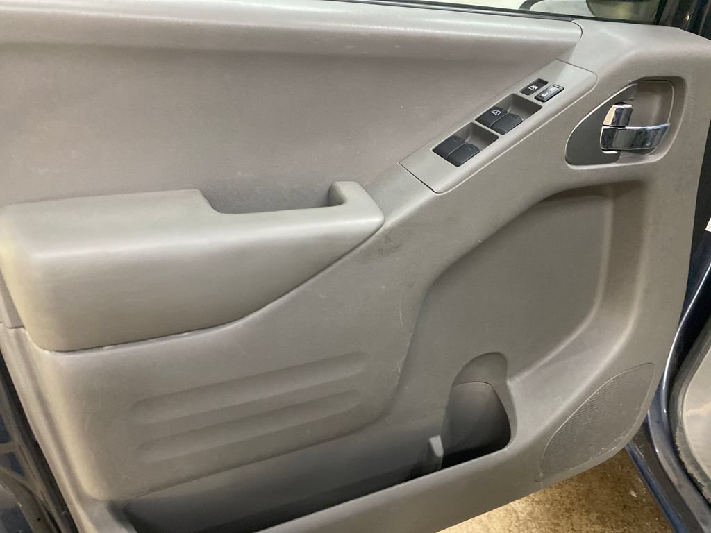 Used 2015 Nissan Frontier SV AWD/4WD image 9