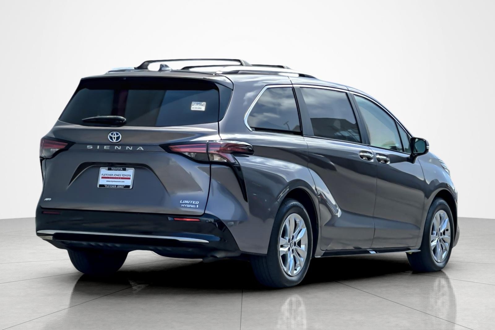 Certified 2024 Toyota Sienna Limited AWD/4WD image 5