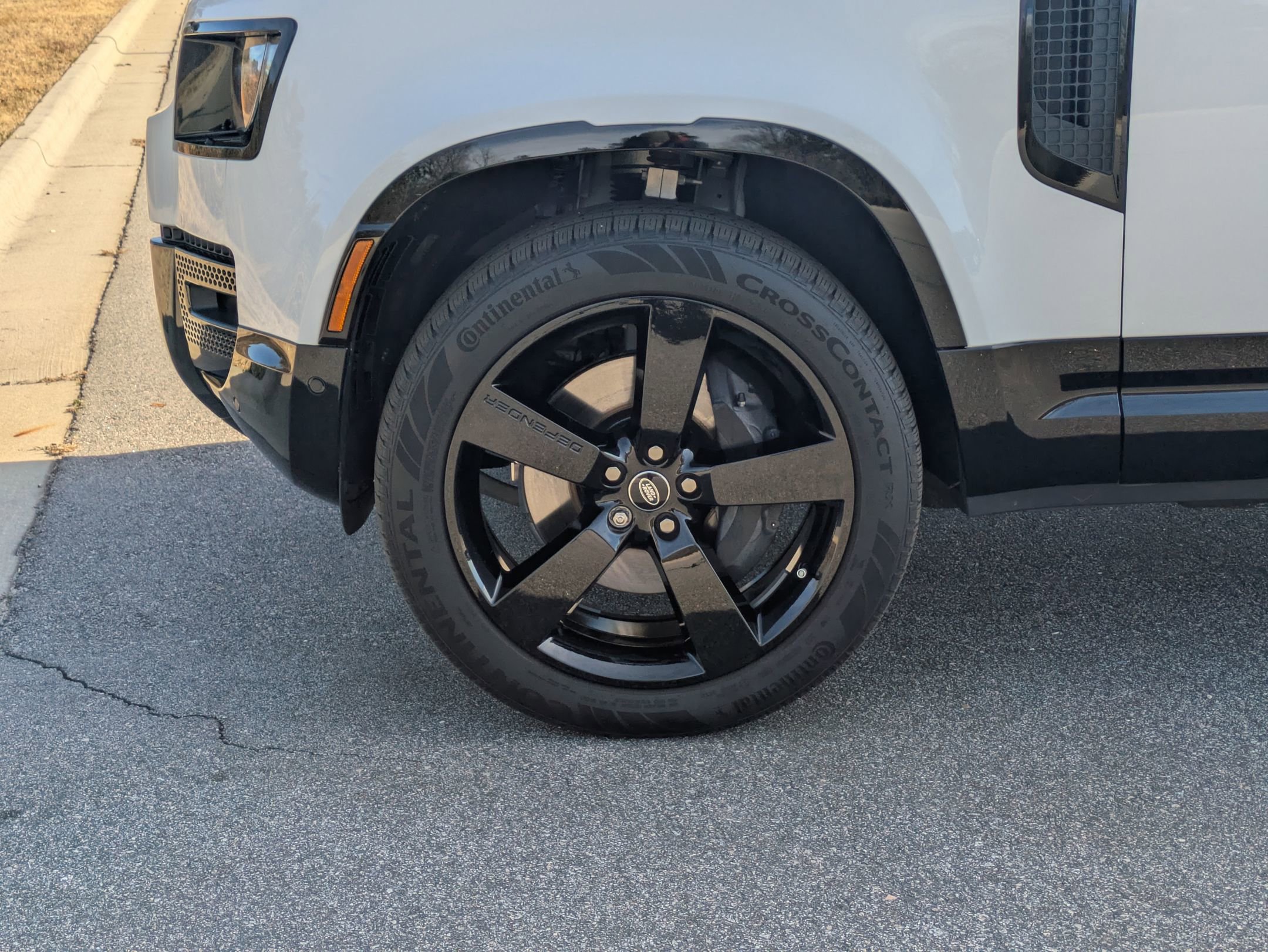 Certified 2025 Land Rover Defender 110 X-Dynamic SE image 35