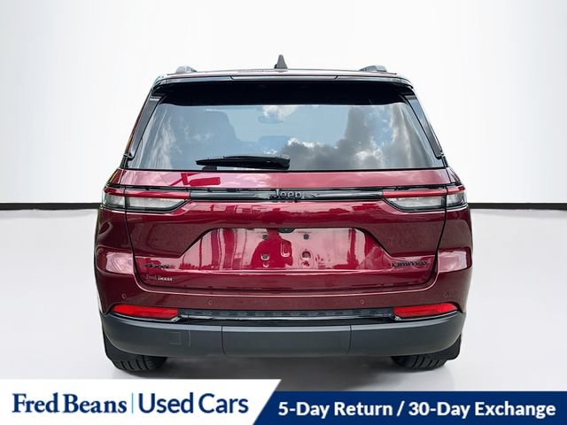Used 2023 Jeep Grand Cherokee Limited w/ Black Appearance Package AWD/4WD image 7