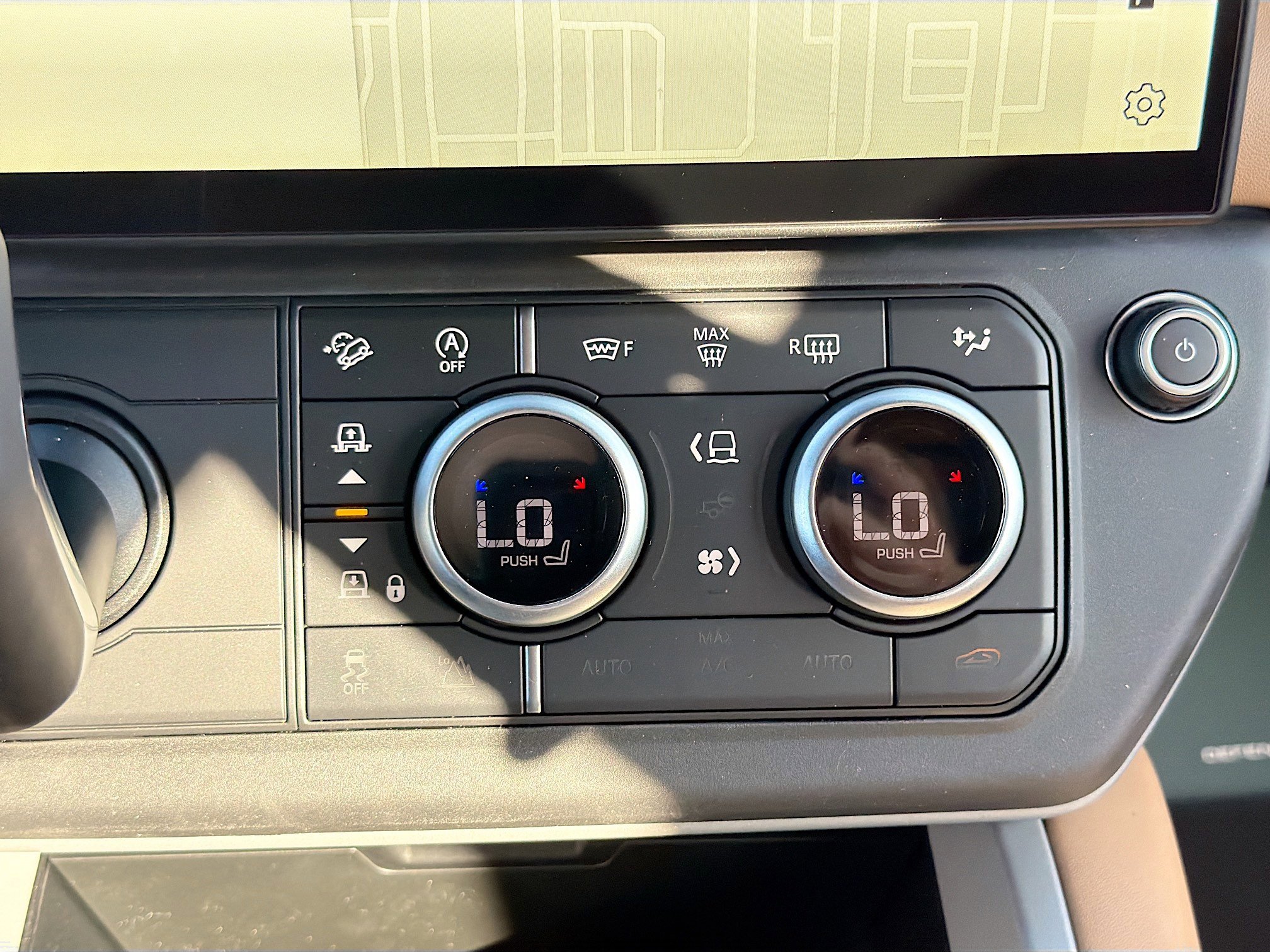 New 2026 Land Rover Defender 90 V8 image 35