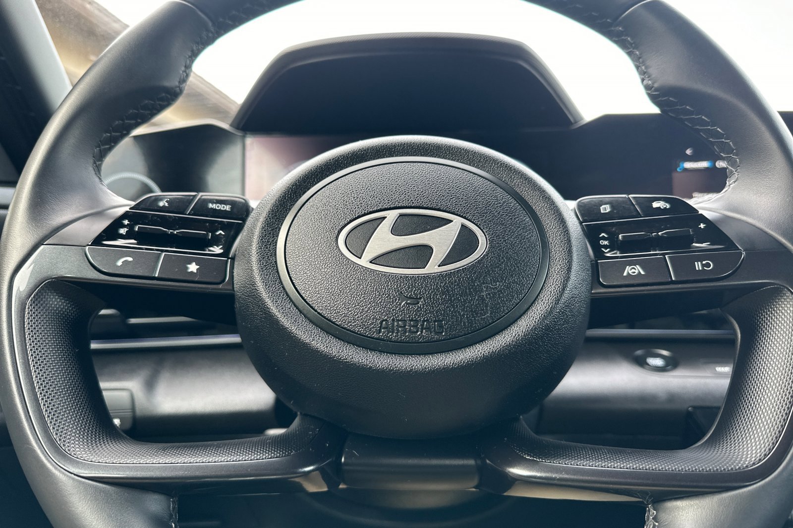 Certified 2025 Hyundai Elantra SEL w/ Cargo Package image 23