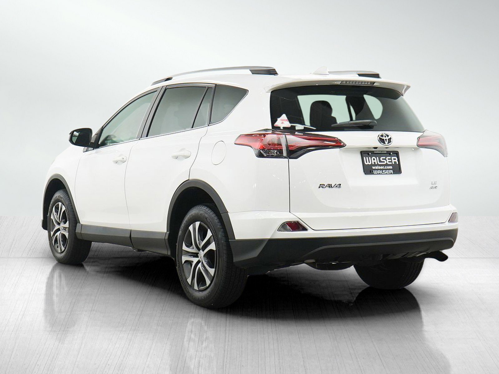 Used 2016 Toyota RAV4 LE AWD/4WD image 3