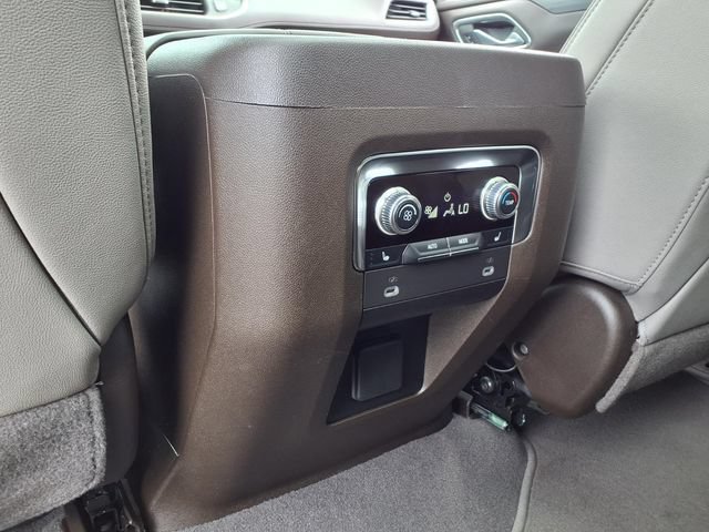 Used 2024 GMC Yukon SLT w/ SLT Luxury Package AWD/4WD image 37