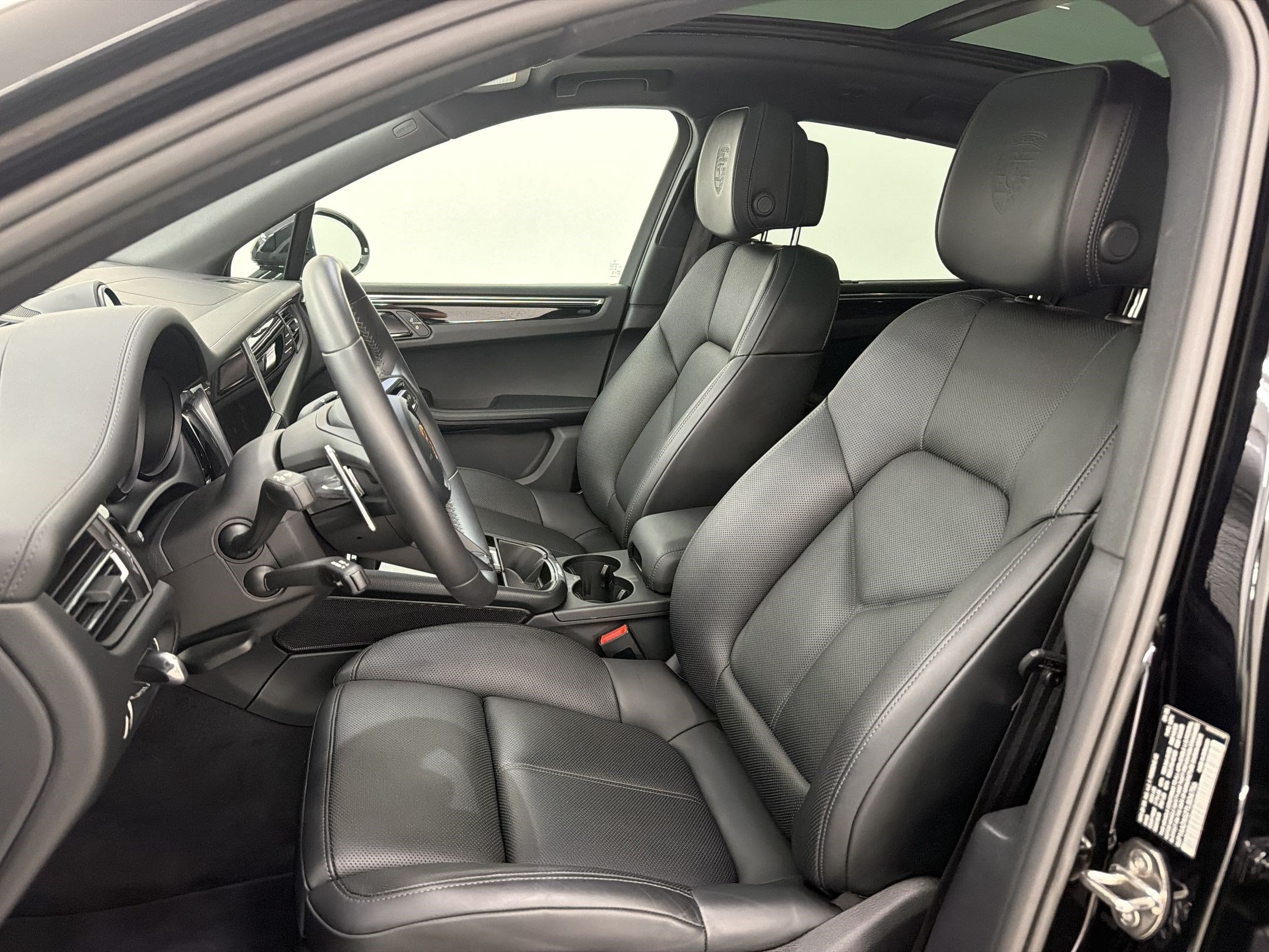 Used 2026 Porsche Macan AWD/4WD image 5