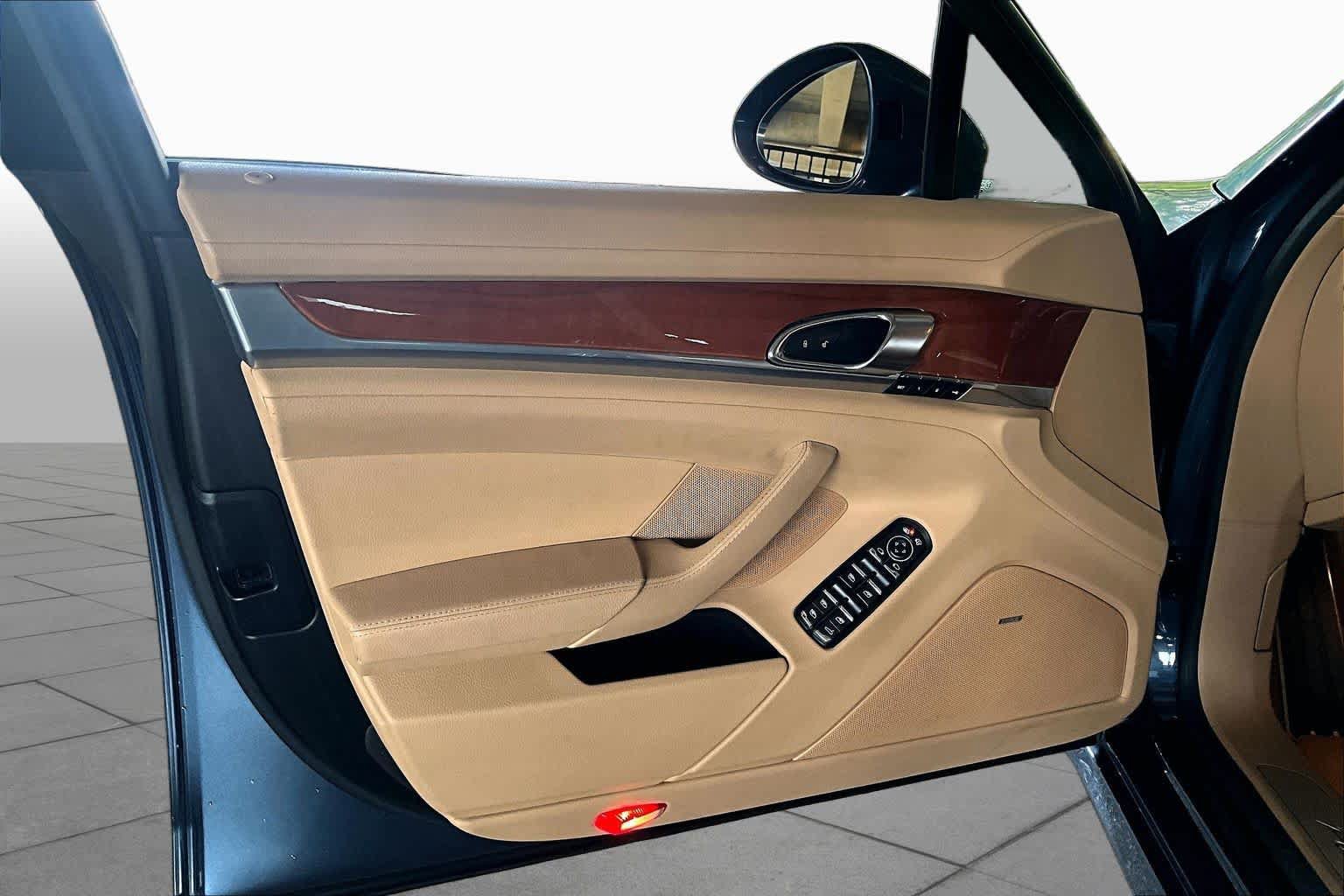 Used 2014 Porsche Panamera RWD image 20