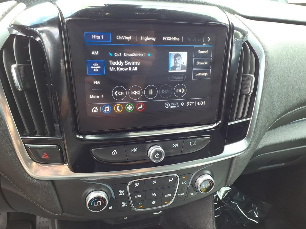 Used 2023 Chevrolet Traverse LT FWD image 9