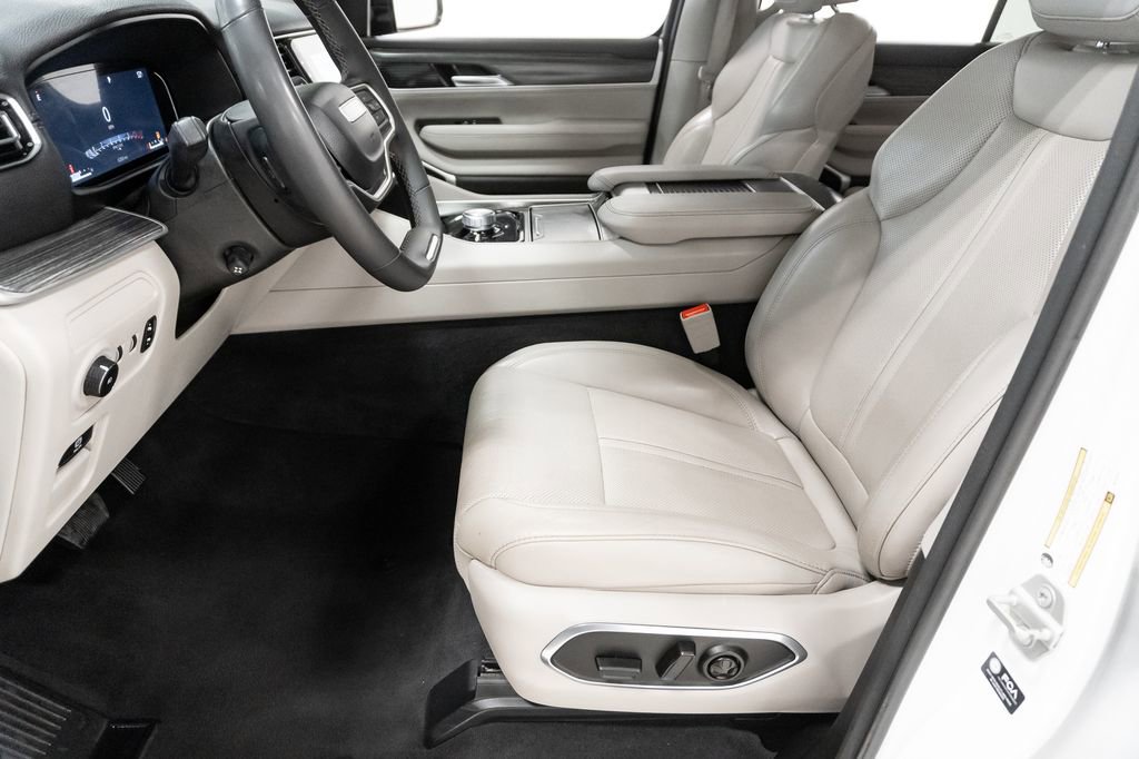 Certified 2024 Jeep Wagoneer L Series II w/ Flexible Seating Group AWD/4WD image 11