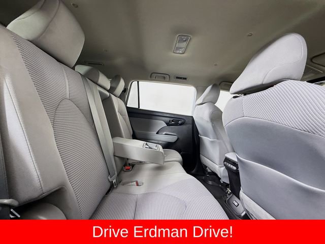 Used 2023 Toyota Highlander L image 28