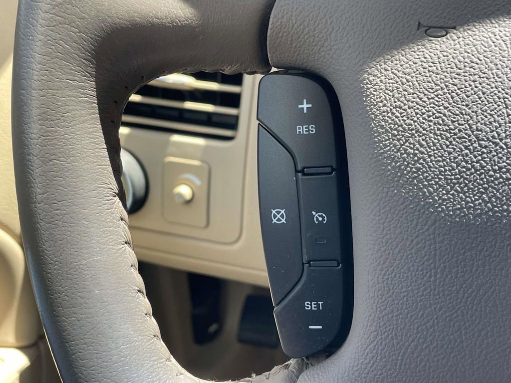 Used 2006 Buick Lucerne CXL w/ Driver Confidence Package FWD image 24