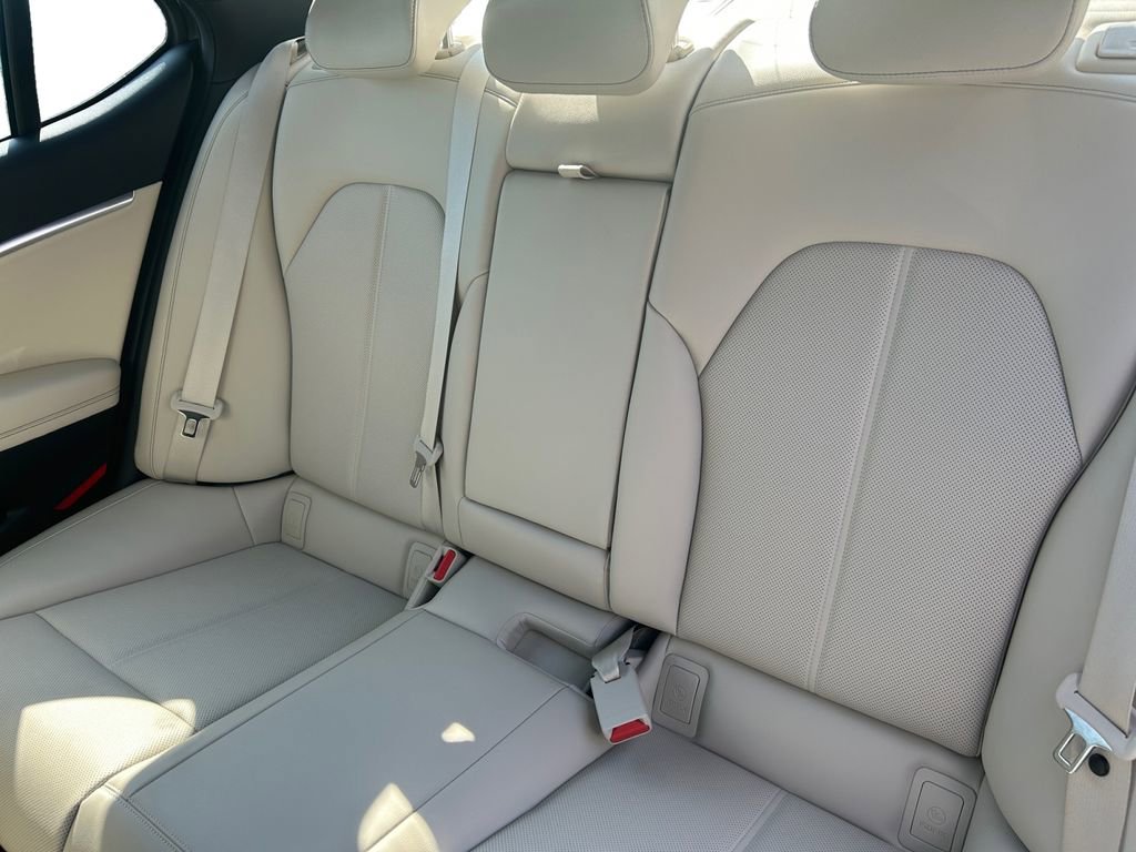 Used 2026 Genesis G70 2.5T image 13