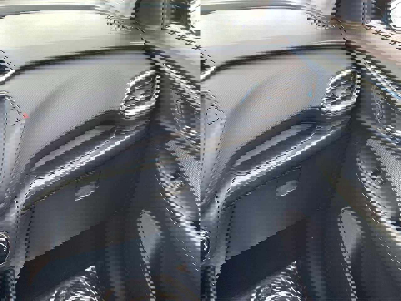 Used 2022 Chevrolet TrailBlazer LT w/ LPO, Blackout Package image 17