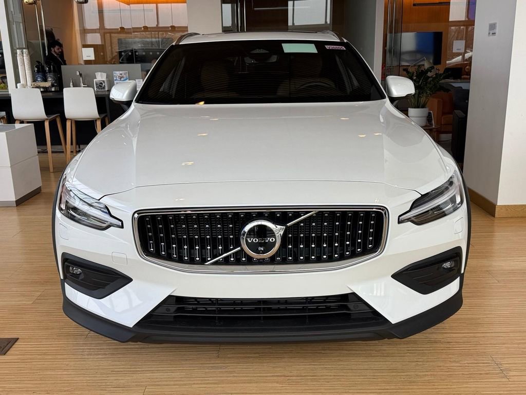 New 2026 Volvo V60 B5 Cross Country Plus w/ Climate Package image 2