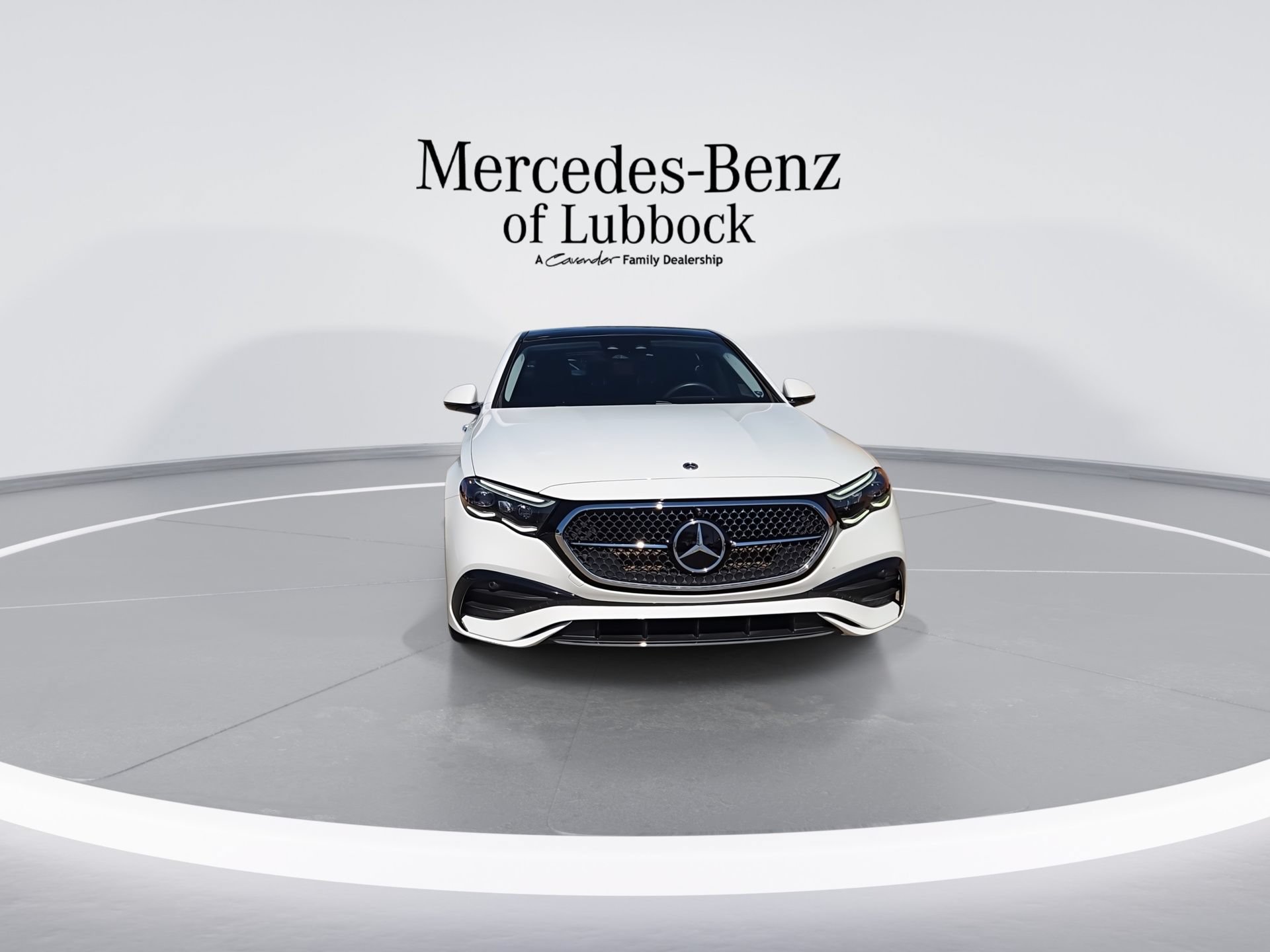 Used 2025 Mercedes-Benz E 350 4MATIC Sedan image 3