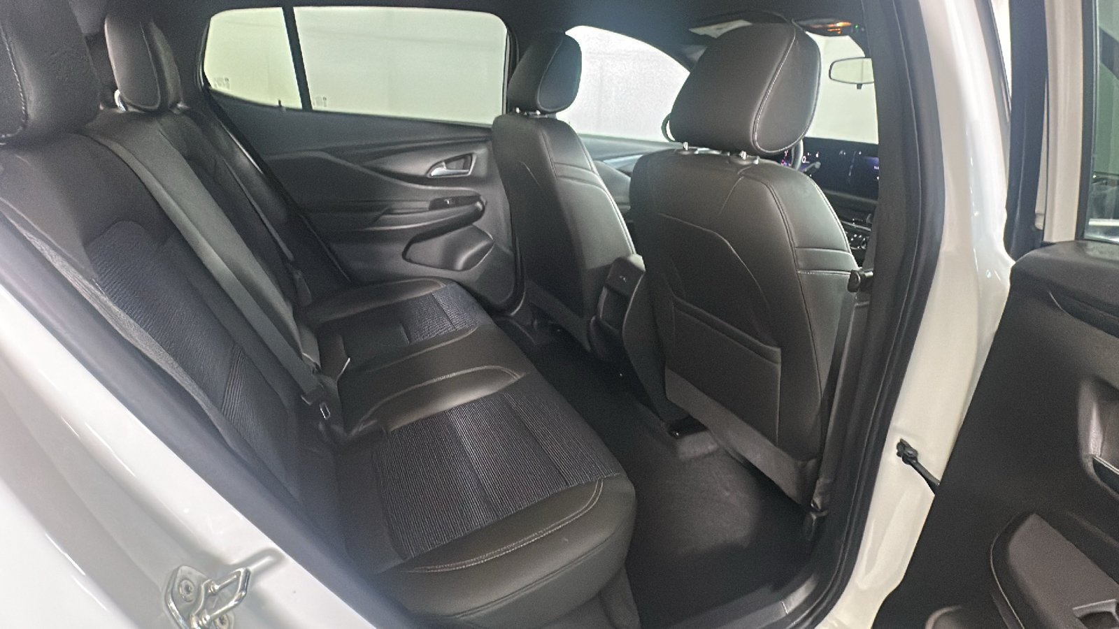 Used 2024 Buick Envista Preferred w/ Convenience I Package FWD image 32