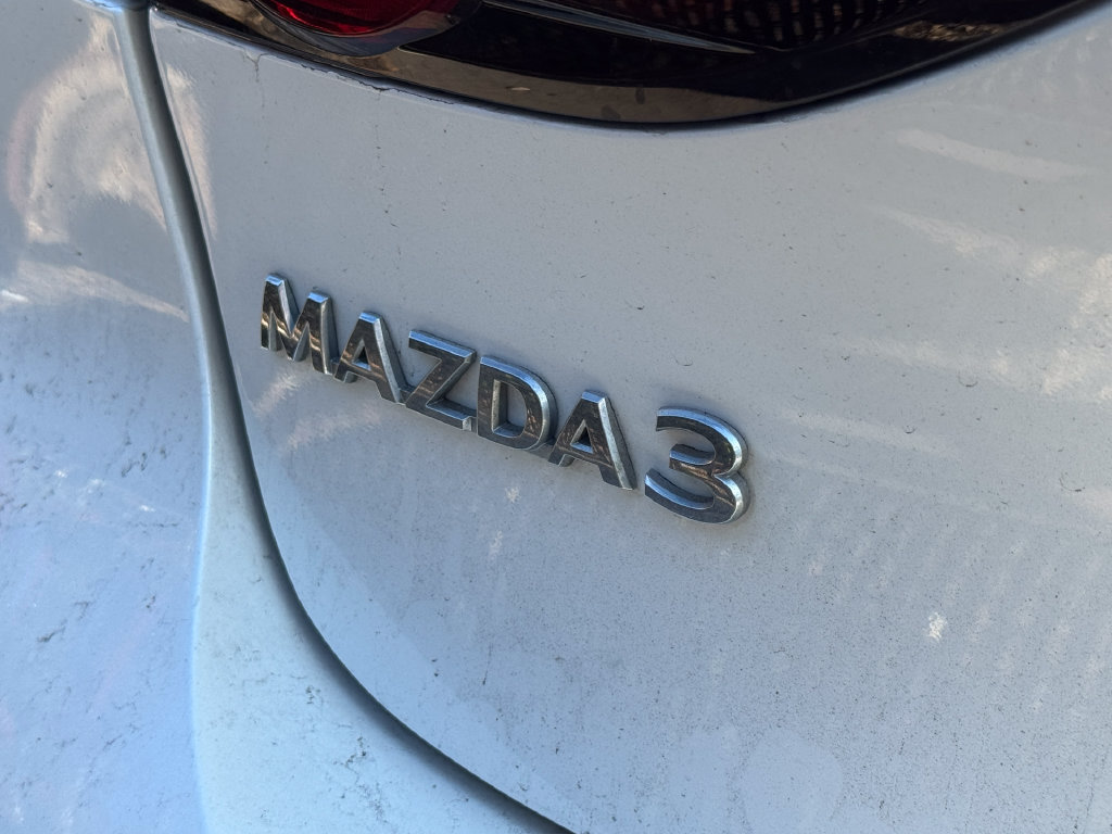 Used 2019 MAZDA MAZDA3 Hatchback w/ Preferred Package FWD image 5