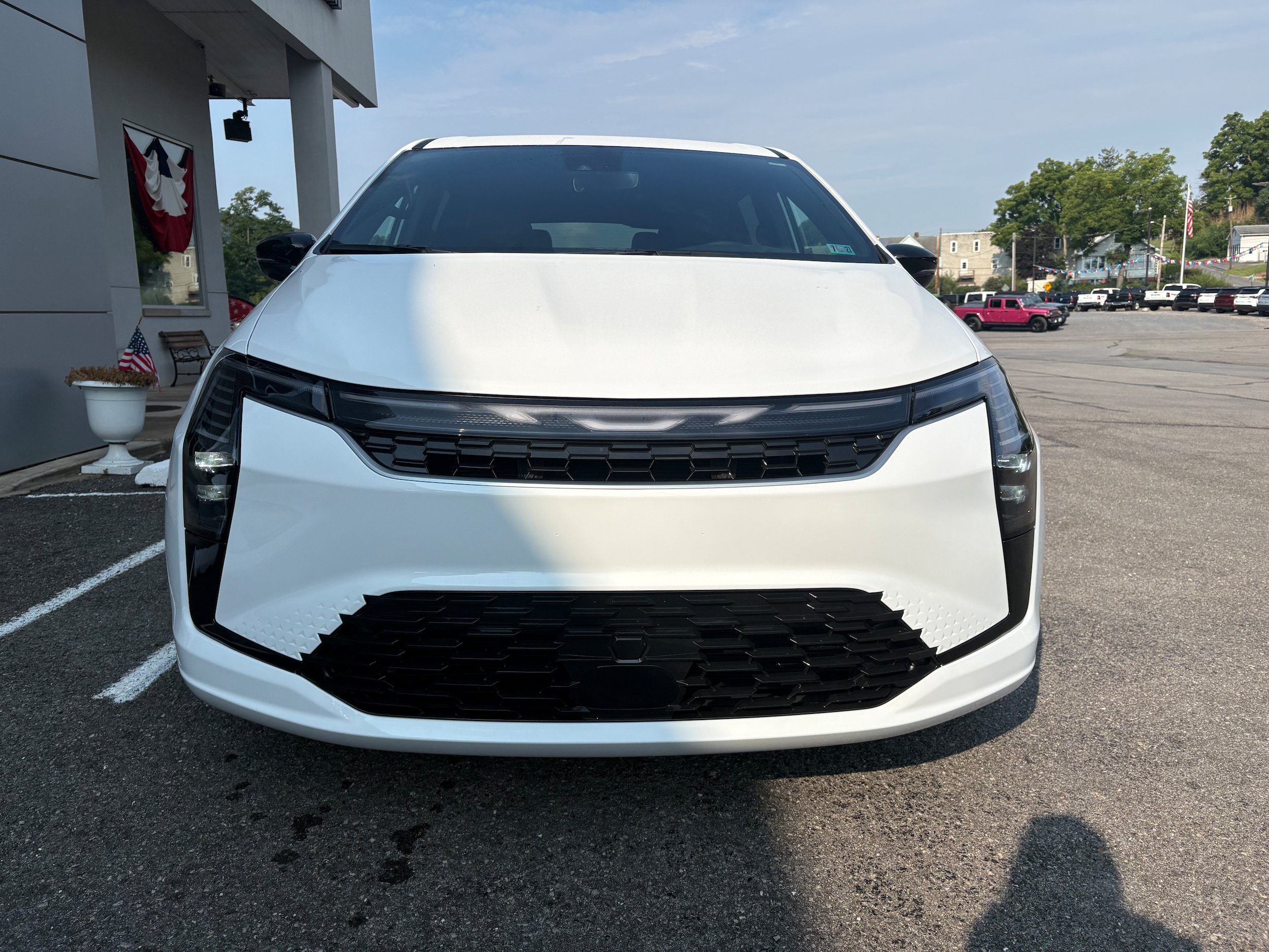 New 2027 Chrysler Pacifica Select FWD image 4