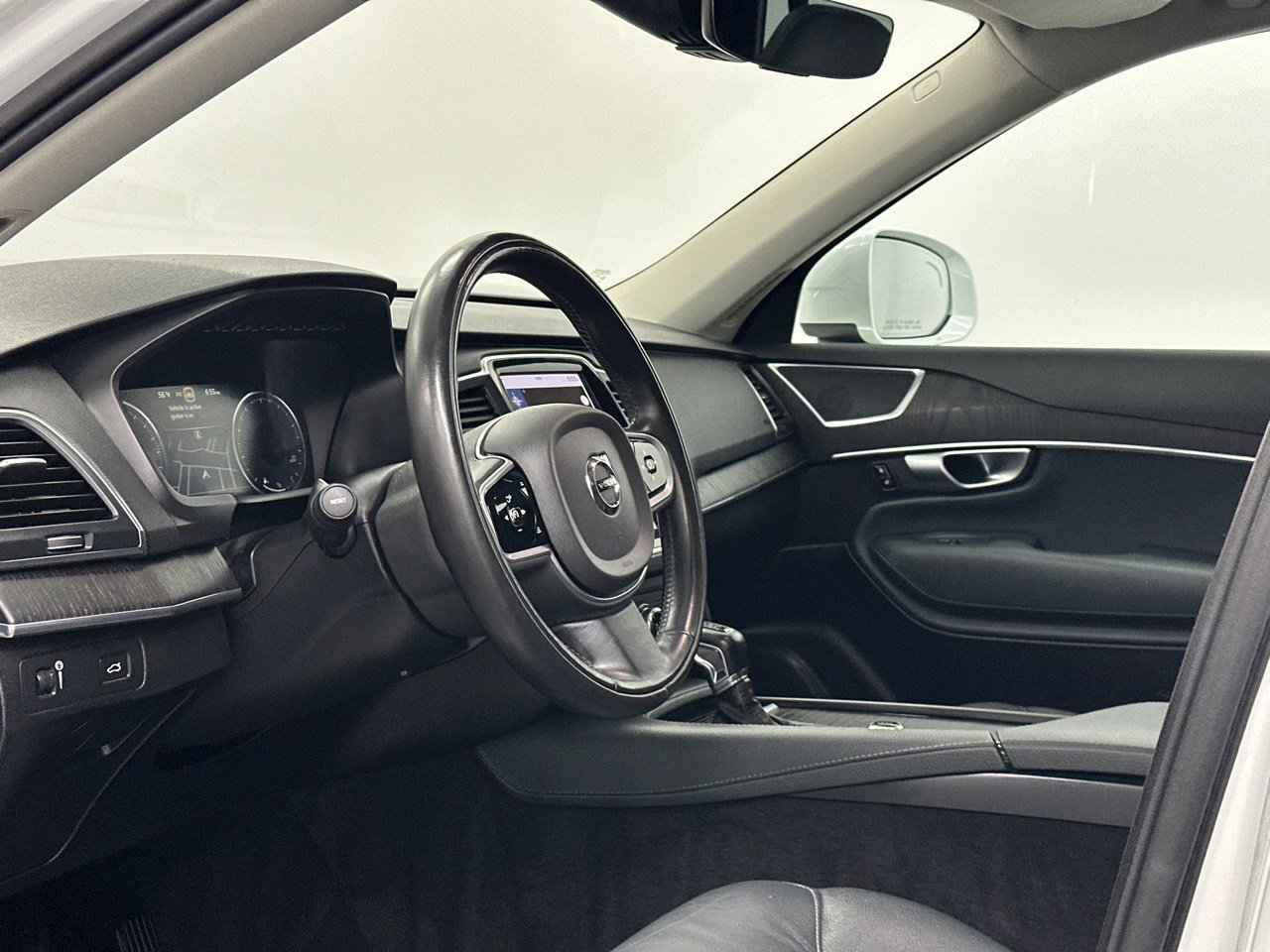 Used 2020 Volvo XC90 T6 Momentum w/ Protection Package Premier image 15