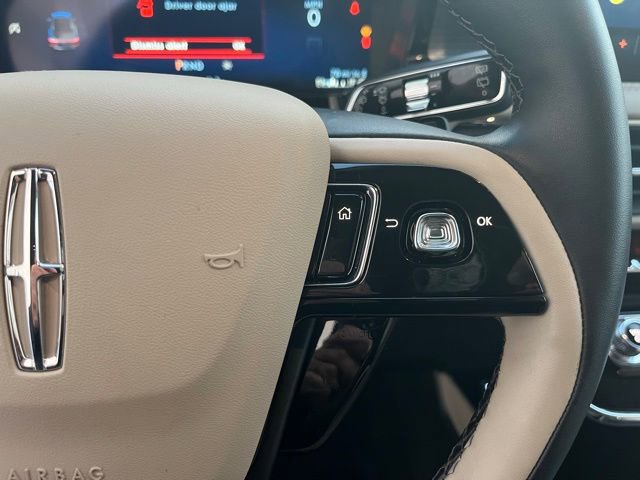 Used 2025 Lincoln Corsair Premiere image 19