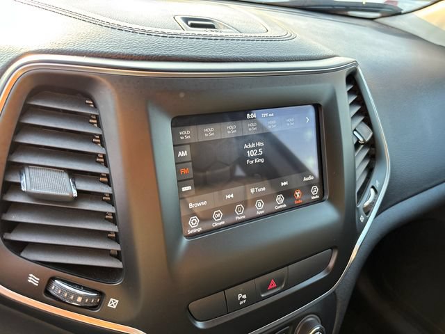 Used 2020 Jeep Cherokee Latitude Plus w/ Comfort/Convenience Group AWD/4WD image 20