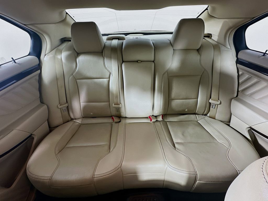 Used 2018 Ford Taurus Limited image 13