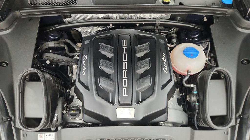Used 2017 Porsche Macan Turbo AWD/4WD image 49
