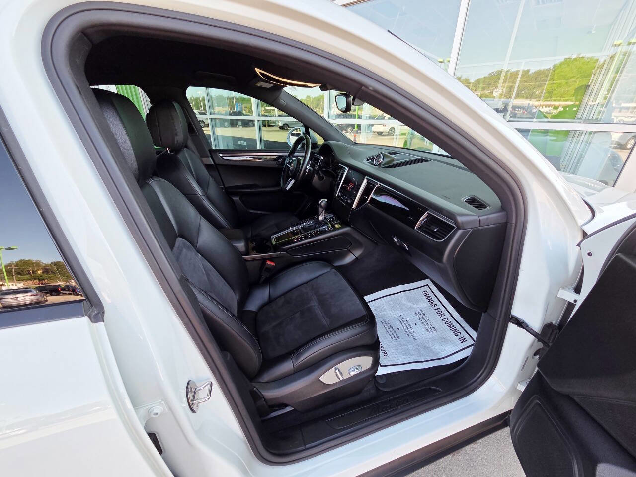 Used 2017 Porsche Macan Base AWD 4dr SUV image 24