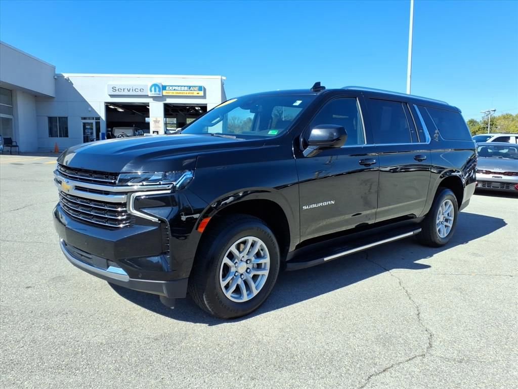 Used 2023 Chevrolet Suburban LT image 9