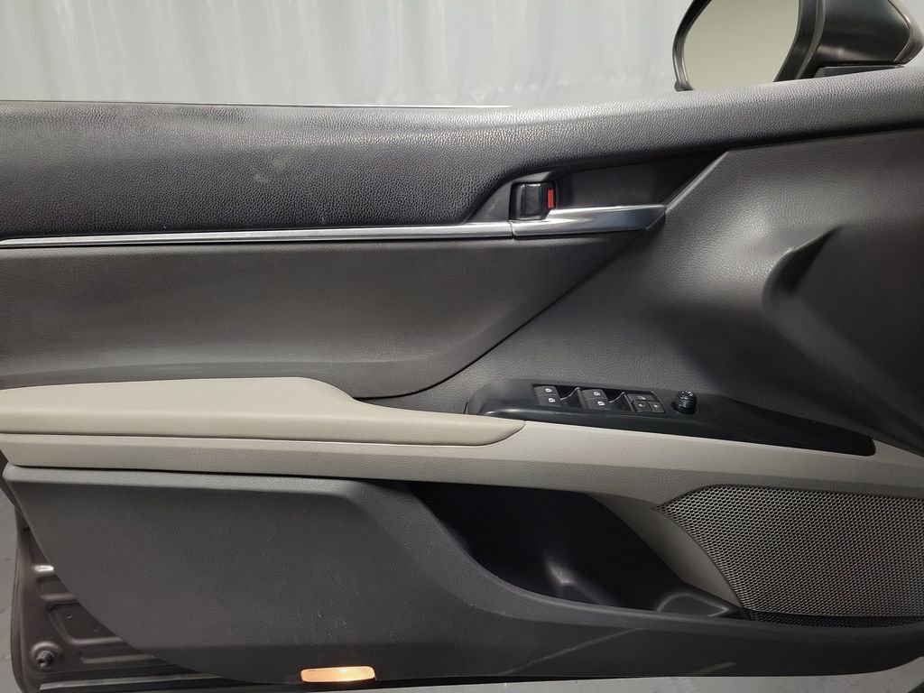Used 2018 Toyota Camry LE FWD image 23