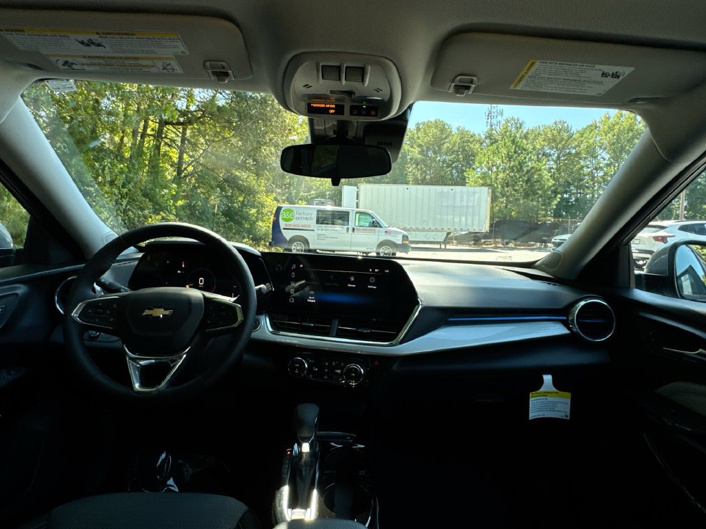 New 2026 Chevrolet Trax LT w/ Sunroof Package FWD image 30