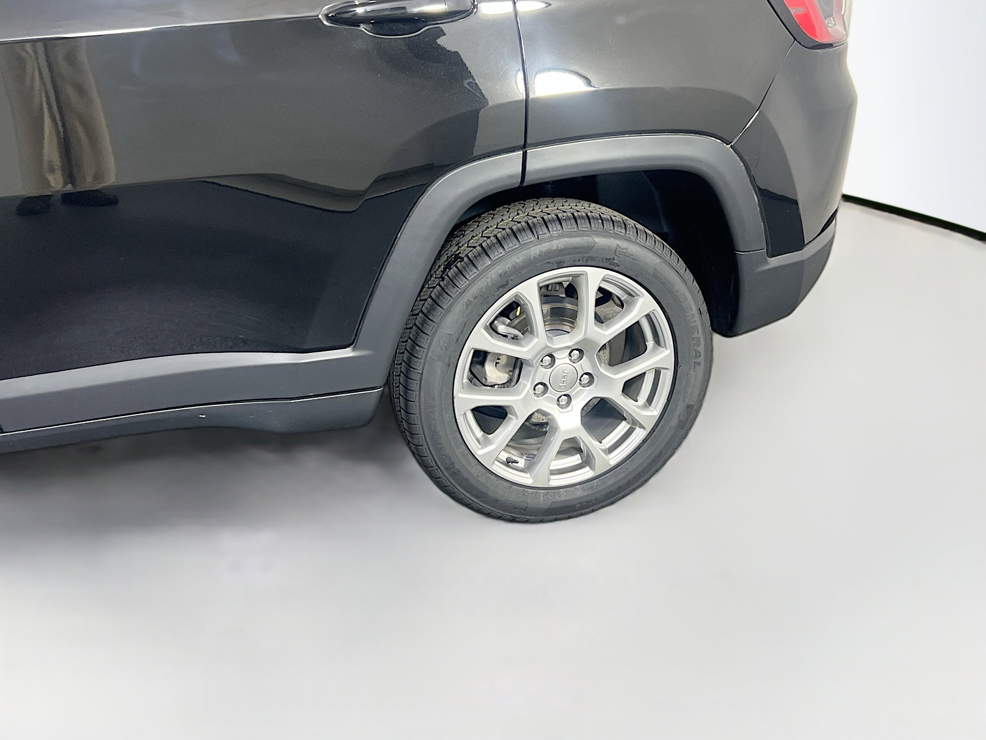 Used 2022 Jeep Compass Latitude image 28