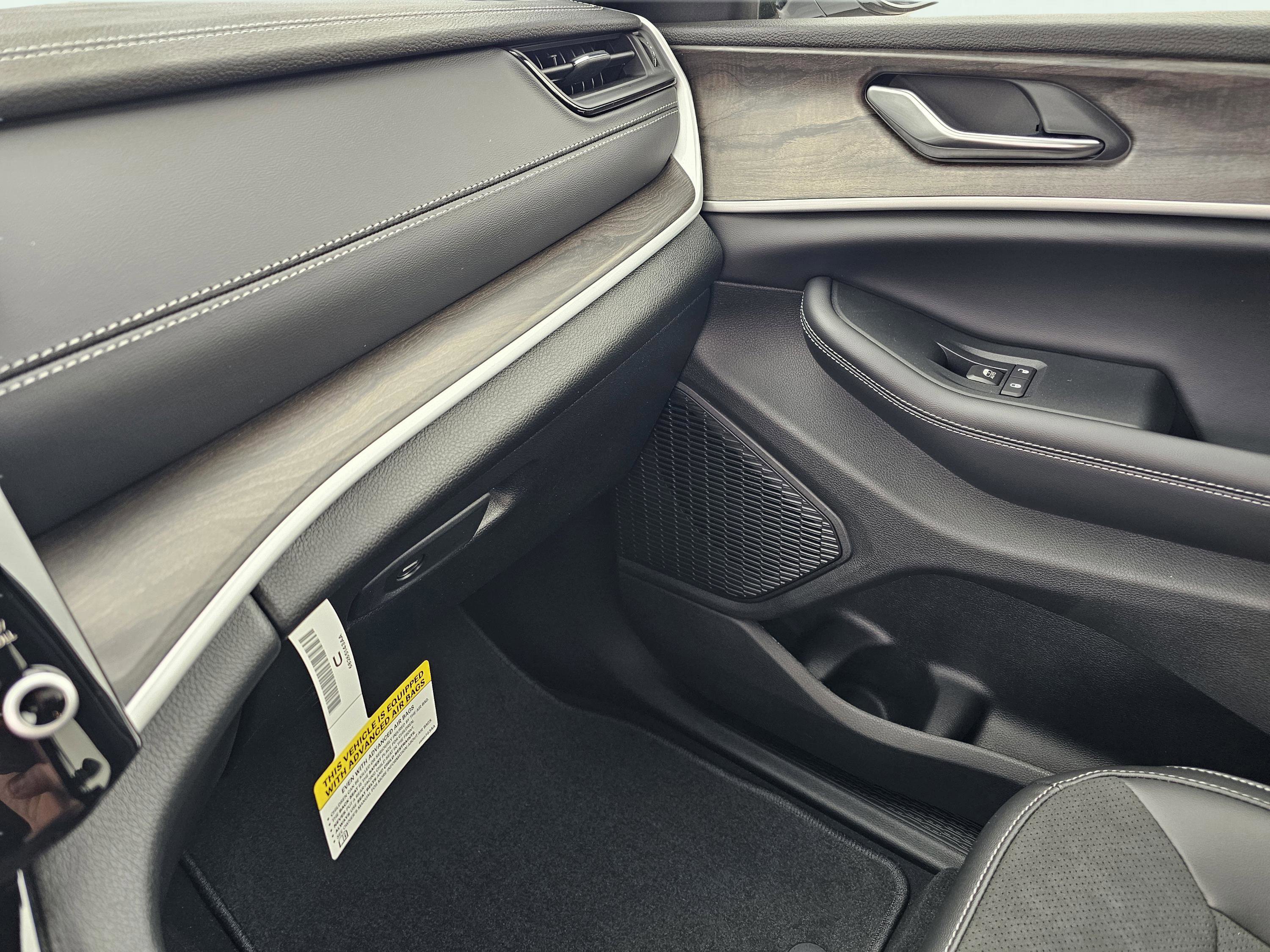 New 2026 Jeep Grand Cherokee Altitude RWD image 26