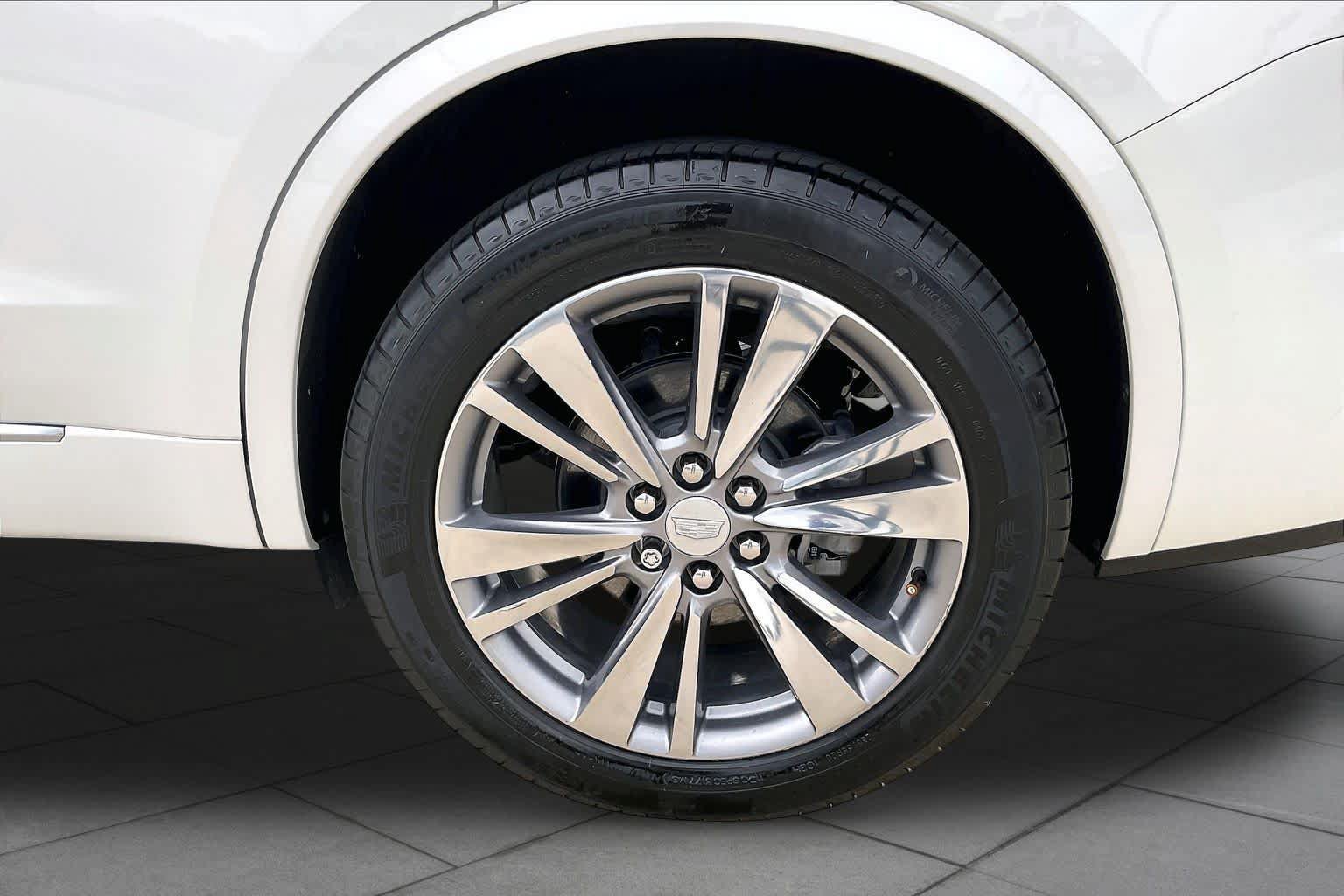 Certified 2025 Cadillac XT6 Premium Luxury FWD image 11