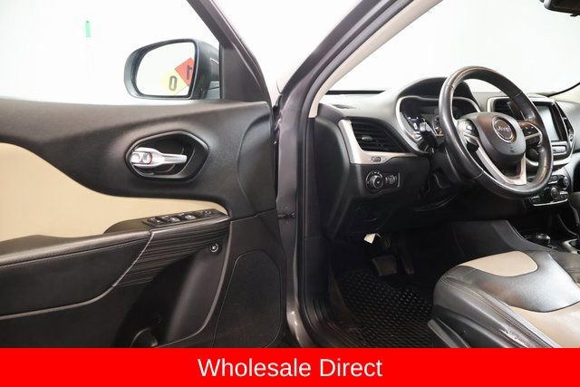 Used 2015 Jeep Cherokee Latitude w/ Cold Weather Group AWD/4WD image 8
