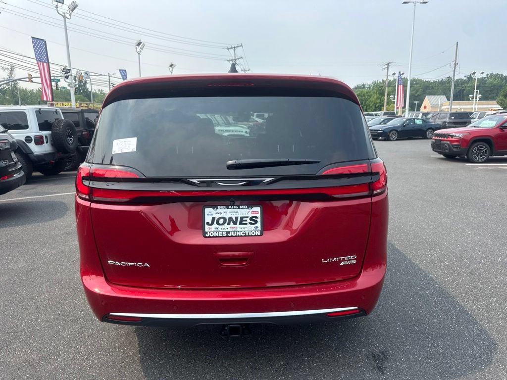 New 2027 Chrysler Pacifica Limited AWD/4WD image 6