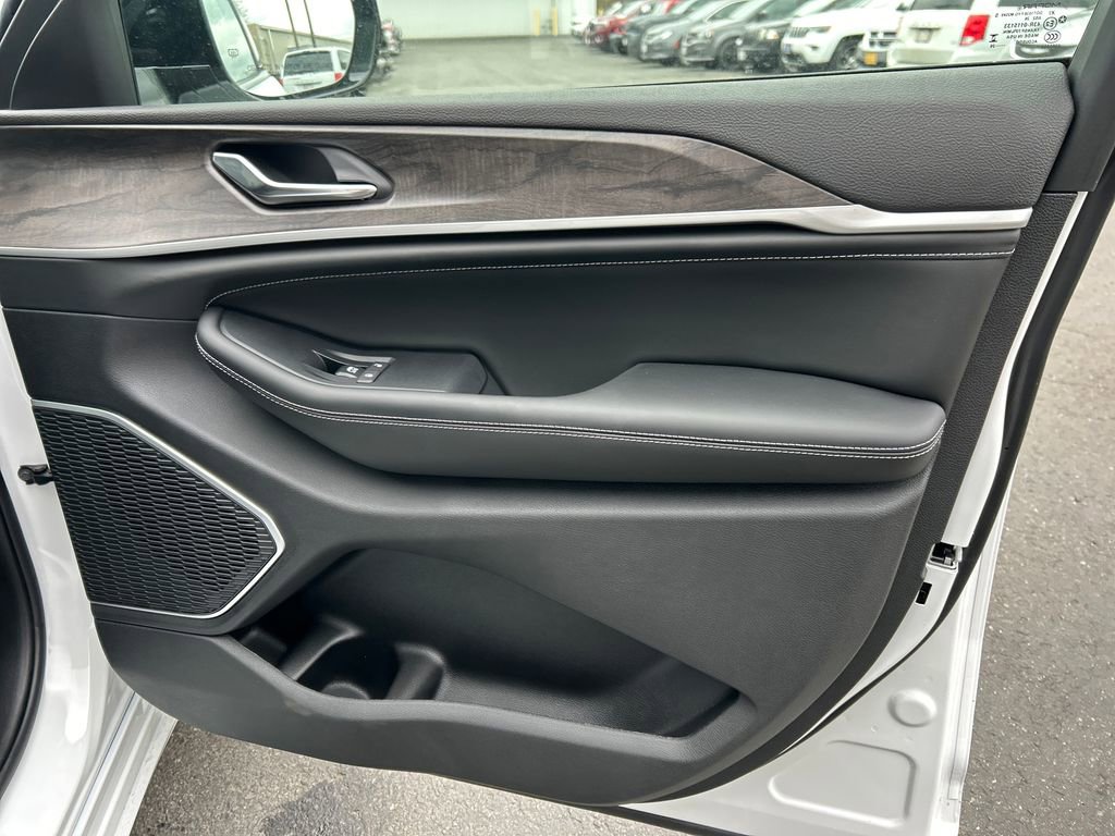 New 2026 Jeep Grand Cherokee Limited AWD/4WD image 36