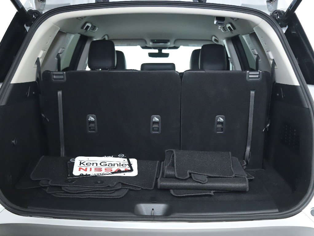 Certified 2025 Nissan Pathfinder SL image 32