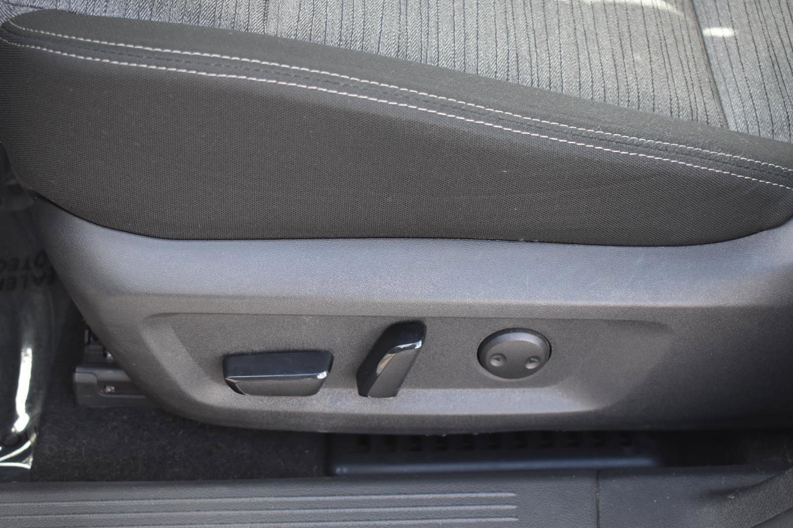 Used 2023 Nissan Rogue SV image 23