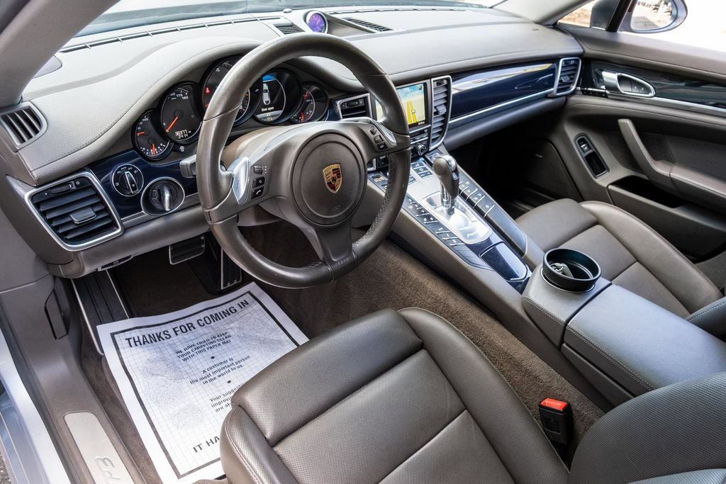 Used 2016 Porsche Panamera RWD image 16