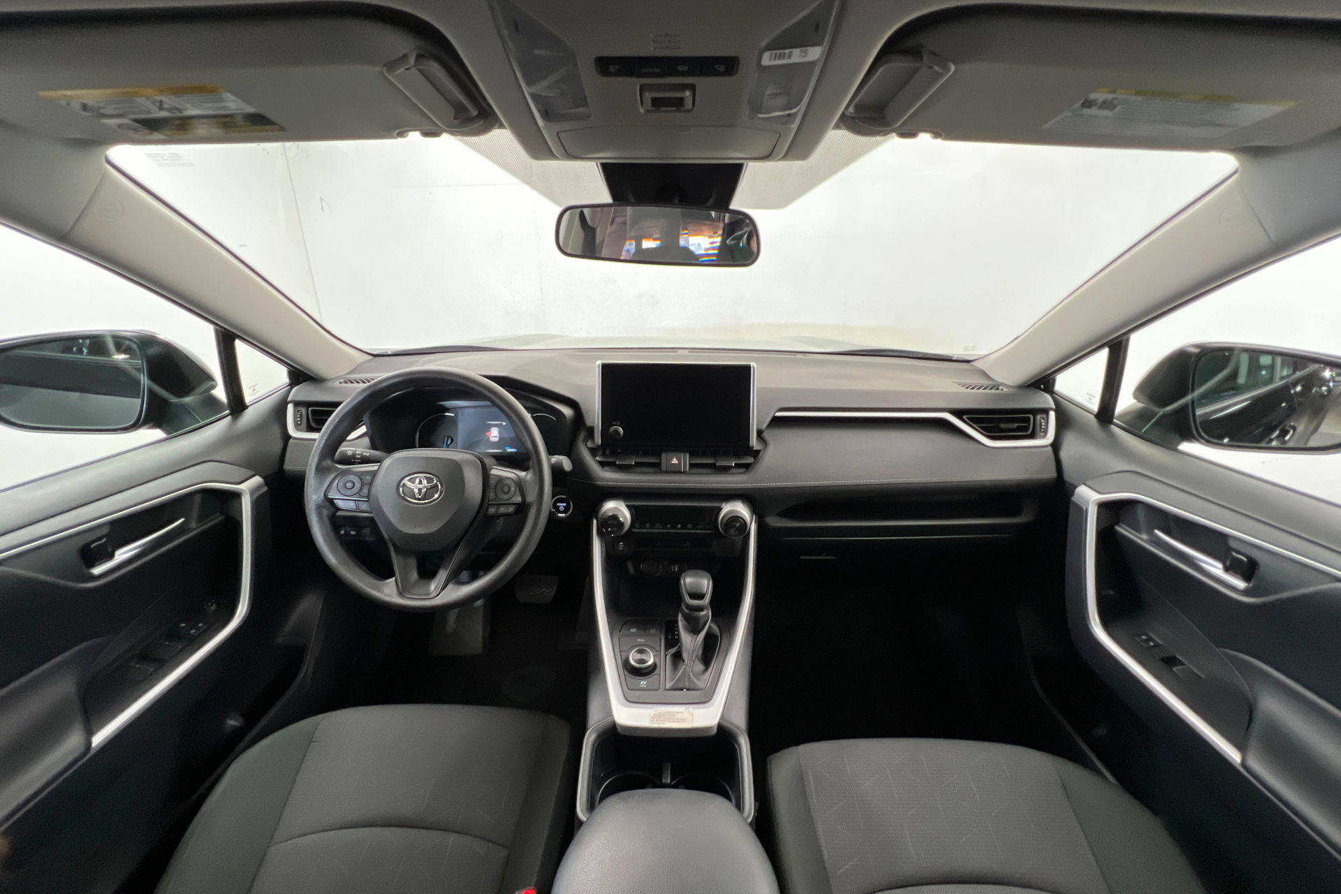 Used 2025 Toyota RAV4 XLE AWD/4WD image 10