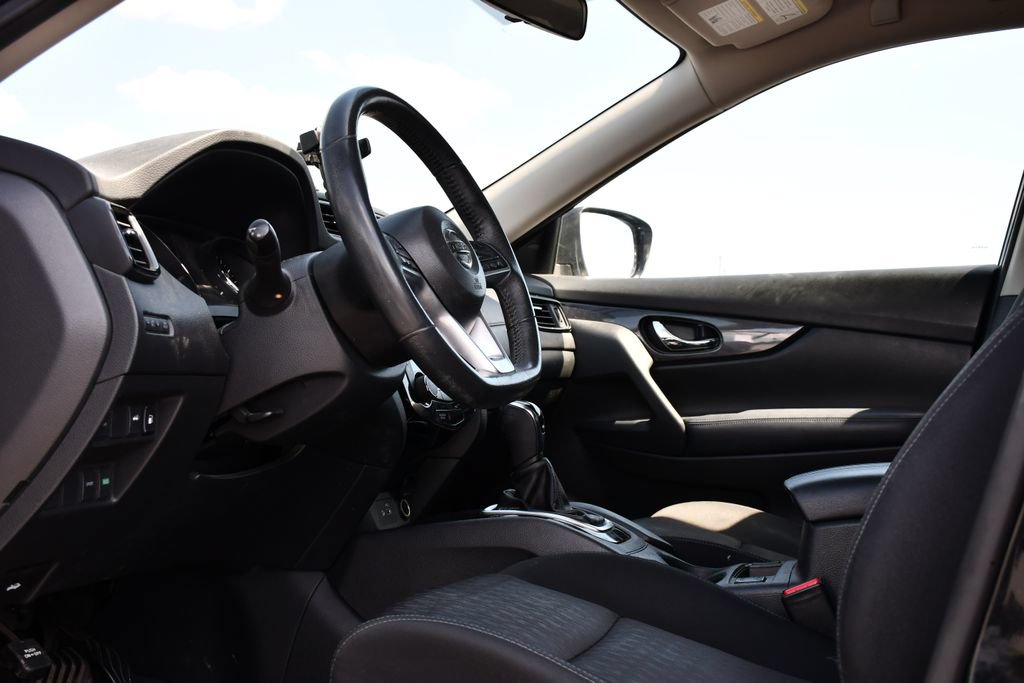 Used 2018 Nissan Rogue SV FWD image 14