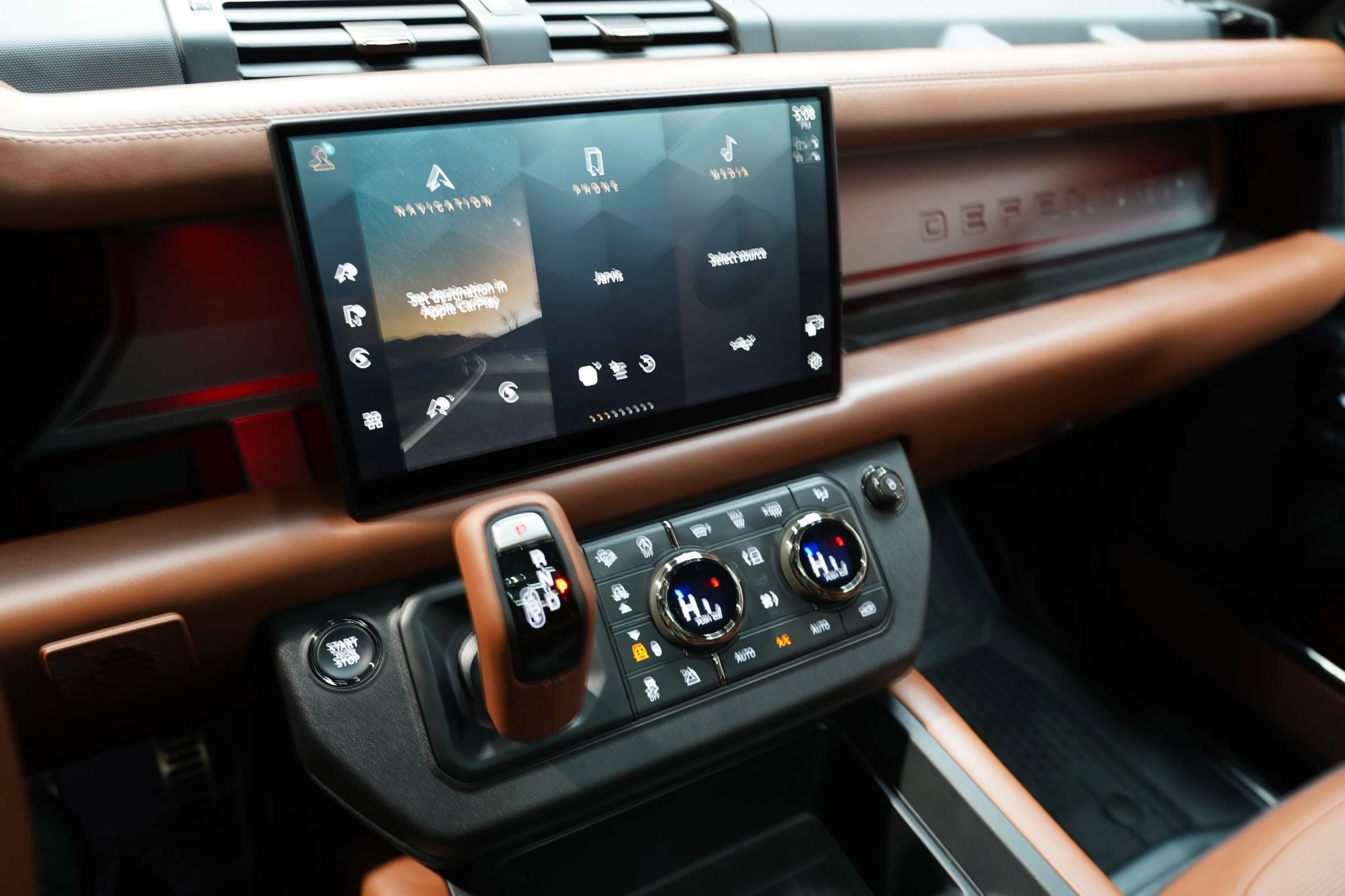 Used 2025 Land Rover Defender 110 image 71