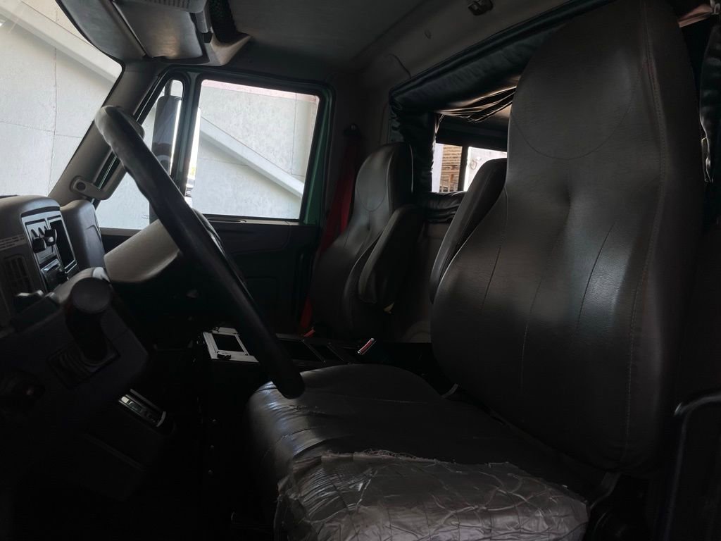 Used 2018 Chevrolet Express 2500 w/ Driver Convenience Package RWD image 24