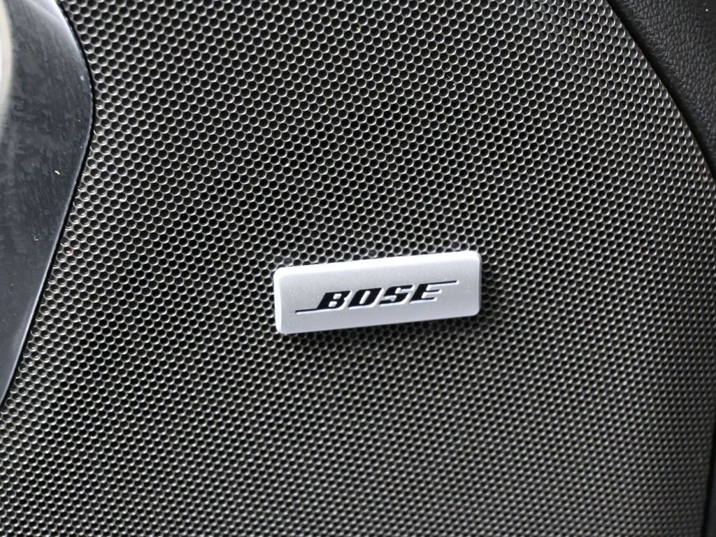 Used 2024 GMC Yukon SLT w/ SLT Luxury Package image 14