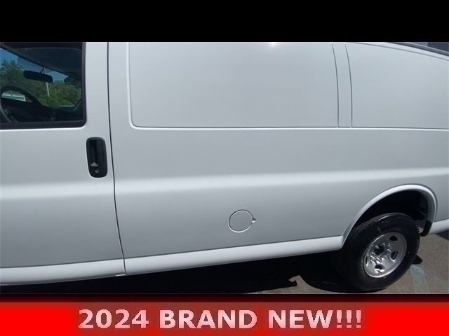Used 2024 Chevrolet Express 2500 w/ Driver Convenience Package image 6