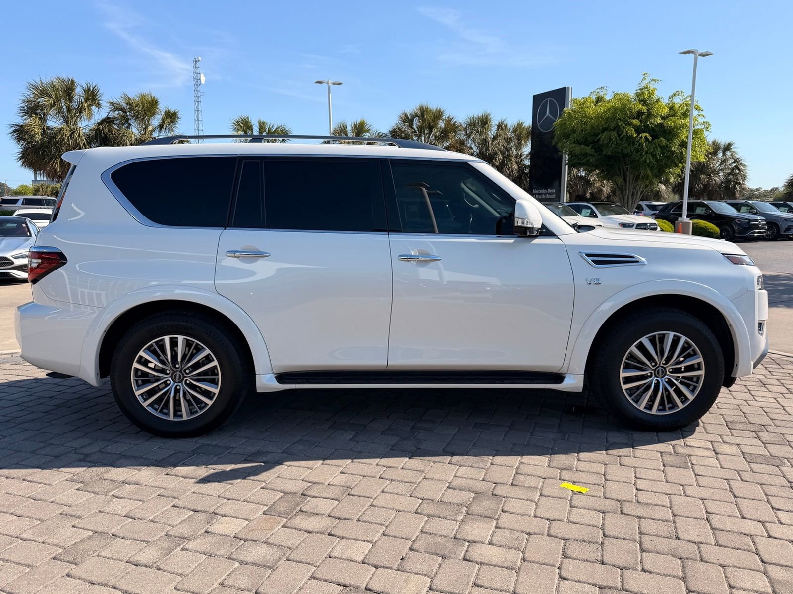 Used 2022 Nissan Armada SL w/ Captain's Chairs Package image 7