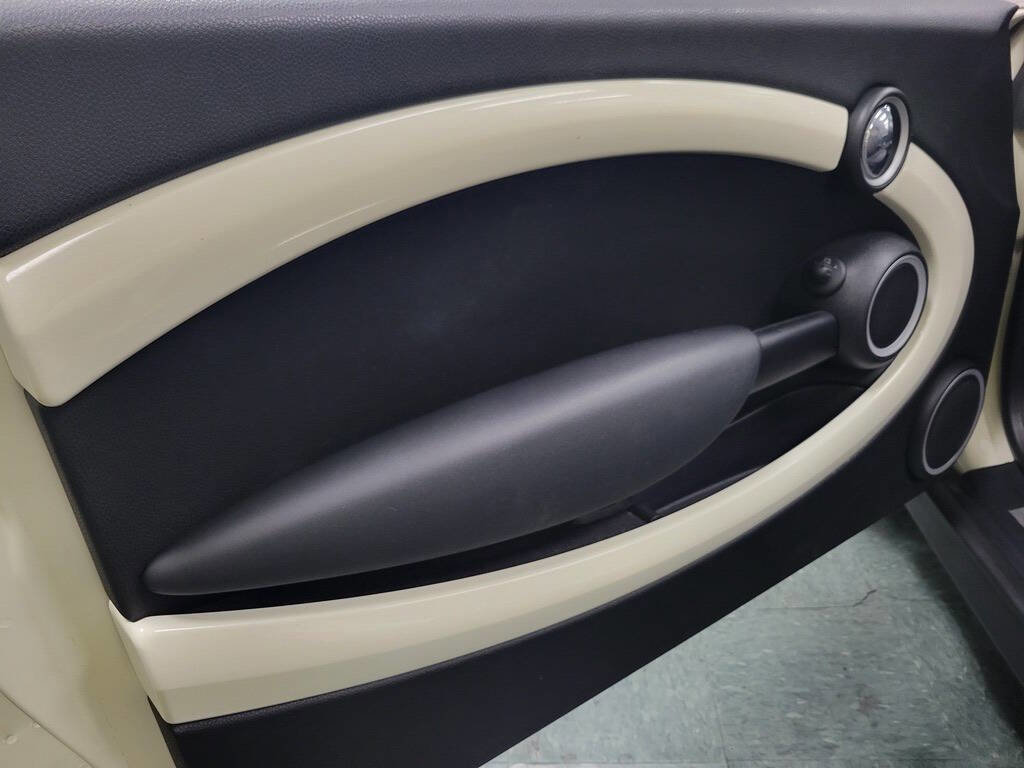 Used 2013 MINI Cooper Convertible image 19