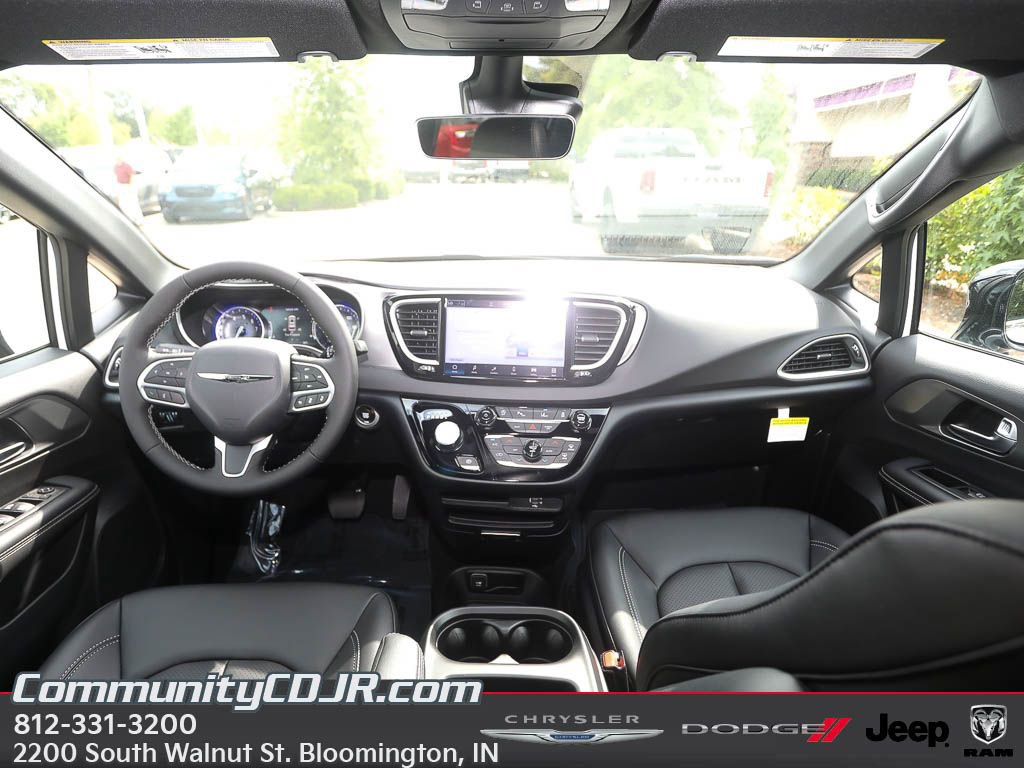 New 2026 Chrysler Voyager LX FWD image 23