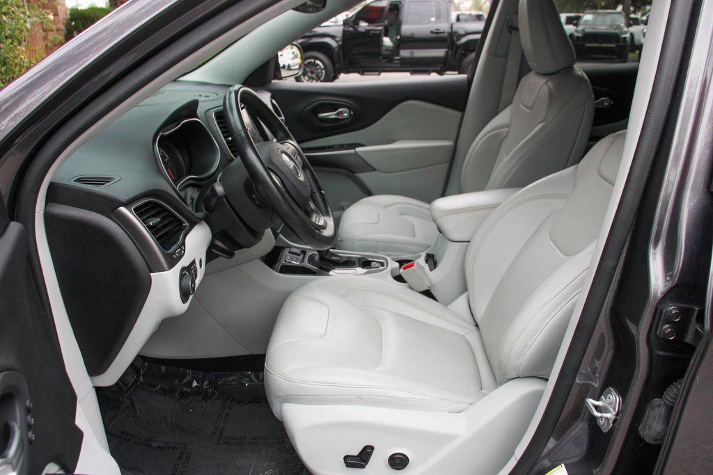 Used 2020 Jeep Cherokee Limited image 17