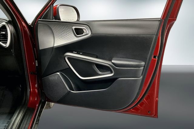 Used 2025 Kia Soul LX w/ LX Technology Package FWD image 24